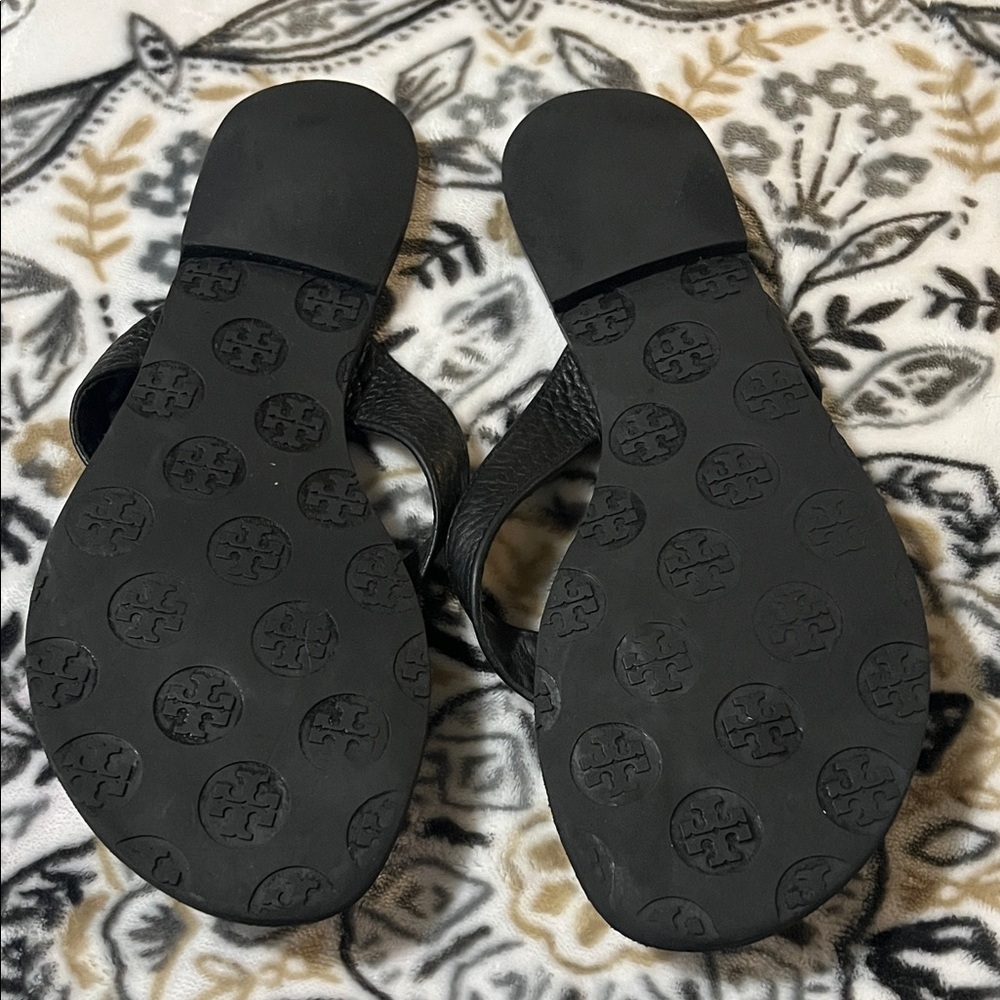 Tory Burch Black Leather Flip Sandals, 7M - Picture 9 of 10